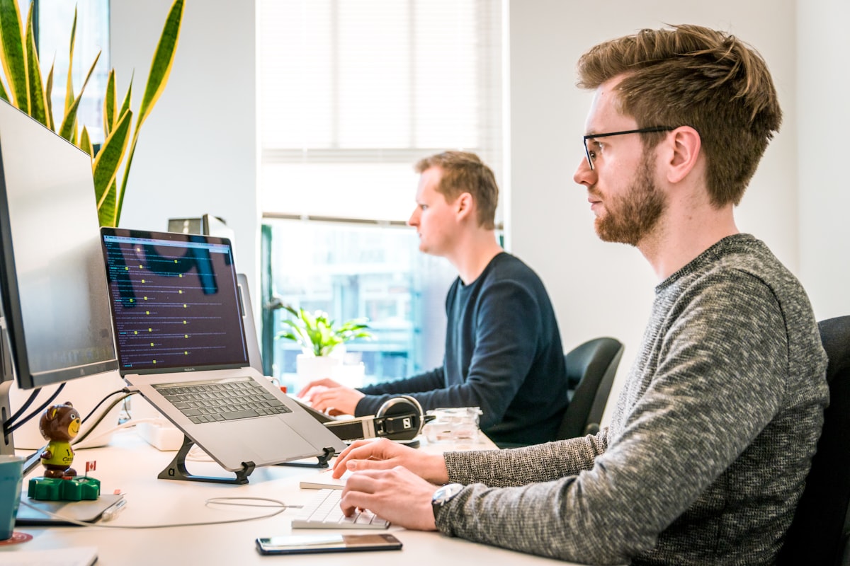 React vs Vue for Admin Dashboards: A Practical Comparison